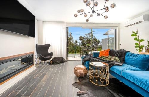 Seaford Apartment | Luxury Cozy 2Bdr Apt WiFi ☆ Netflix ☆Gas Log Fire