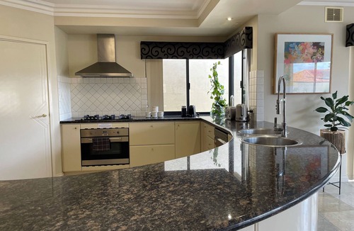 Dianella House | Luxury Escape: Perth, Airport, Swan Valley & Beach