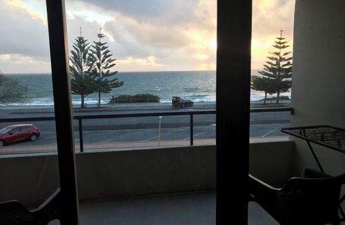 Cottesloe Apartment | Luxury executive apartment 50 metres from Cottesoe beach with spectacular views
