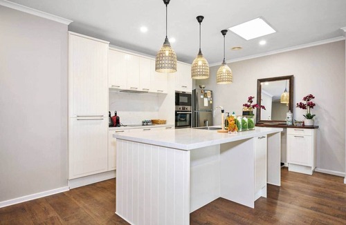Sanctuary Lakes House | Luxury Golf Course Retreat with Scenic Views