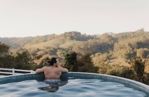 Montville House | Luxury Group Retreat Pool, Sauna Hair/Makeup Room!