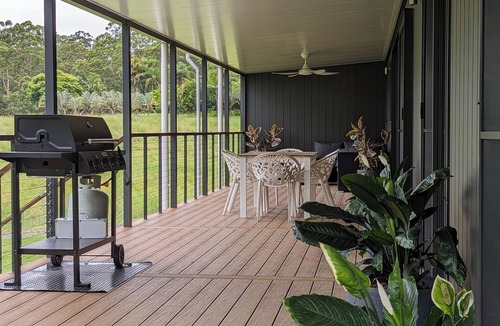 North Arm House | Luxury Home in Countryside Setting close to Beaches, Bushland, Restaurants/Shops
