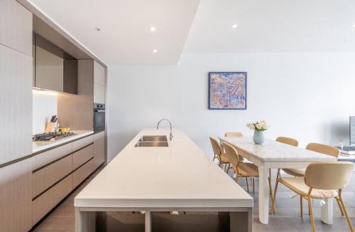Chinatown Apartment | Luxury level 23 retreat - 1 min to Darling Harbour