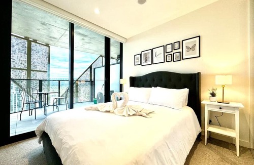 Adelaide Central Business District Apartment | Luxury Living - Beautiful 1BR Apt in Rundle Mall