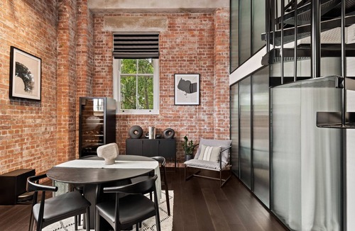 Teneriffe Apartment | Luxury Loft Style Apt in Historic Woolstore HME
