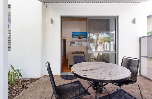 South Fremantle Apartment | Luxury Modern Escapia