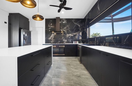 Berrimah House | Luxury Northcrest Retreat with Pool | Sleeps 7