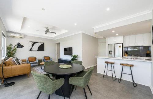 Nollamara House | Luxury on Lewes - 3BR Free Wi-Fi