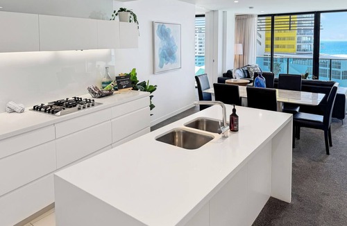 Broadbeach Apartment | Luxury Oracle Stay Ocean Views 2BR Level 11