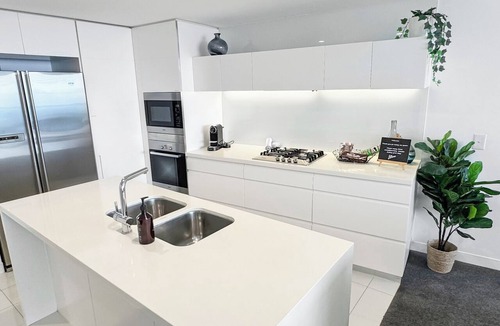 Broadbeach Apartment | Luxury Oracle Stay Ocean Views 2BR Level 11