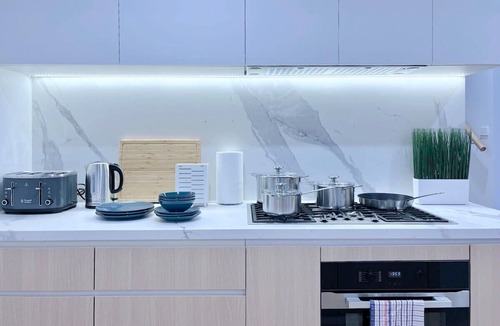 Port Melbourne House | Luxury Parkside 4-level Townhouse 75'TV *Parking