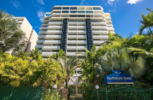 Cairns North Apartment | Luxury Pool Side Apartment in Beachfront Resort
