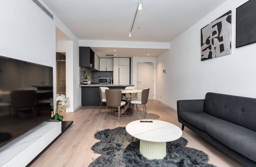 Melbourne Central Business District Apartment | Luxury Ritz 2B2B w/Pool & Gym&Sauna
