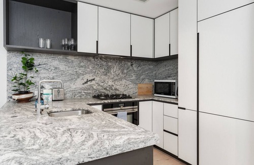 Melbourne Central Business District Apartment | Luxury Ritz 2B2B w/Pool & Gym&Sauna