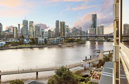New Farm Apartment | Luxury Riverfront Apt w/Pool & City Views