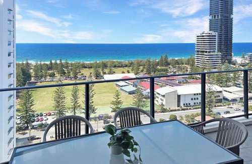 Broadbeach Apartment | Luxury Sierra Grand Stay Ocean Views 3BR Level 18
