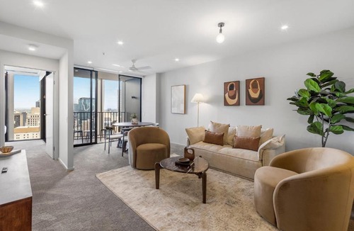 Brisbane Central Business District Apartment | Luxury Sky-high CBD Apt with Pool, Gym, Parking