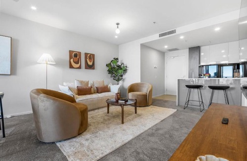 Brisbane Central Business District Apartment | Luxury Sky-high CBD Apt with Pool, Gym, Parking