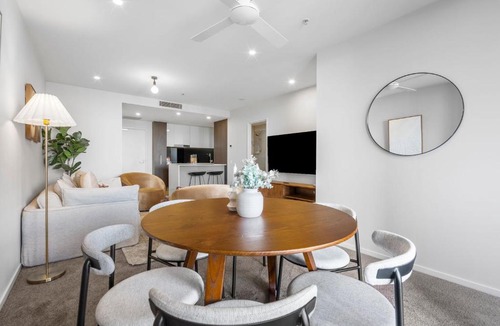 Brisbane Central Business District Apartment | Luxury Sky-high CBD Apt with Pool, Gym, Parking