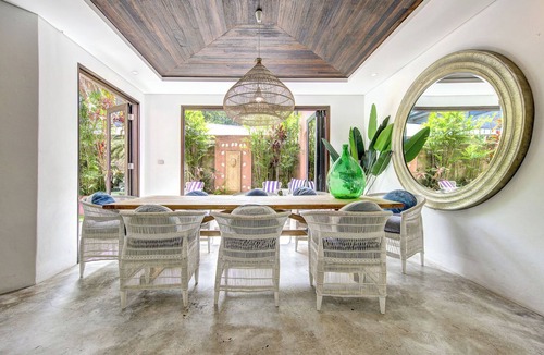 Thirroul House | Luxury Thirroul Home with Pool, Spa & Cinema Room