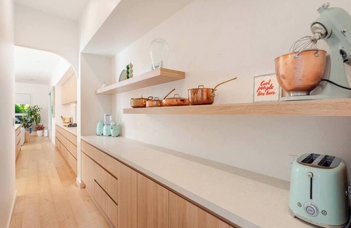 Burleigh Heads House | Luxury Villas Burleigh Springs (Pool & Walk to the beach)