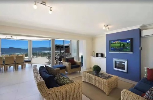 Umina Beach House | Luxury Villas Beachfront on the Esplanade at Umina Beach