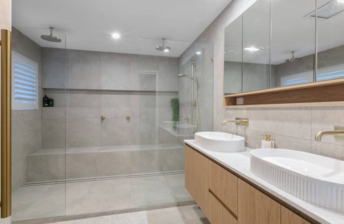 Pelican Waters House | Luxury Waterfront Resort Style Pool, Spa & Firepit