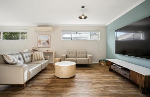 Halls Head House | Luxury Waterfront 5-Bed Family Home Near Mandurah