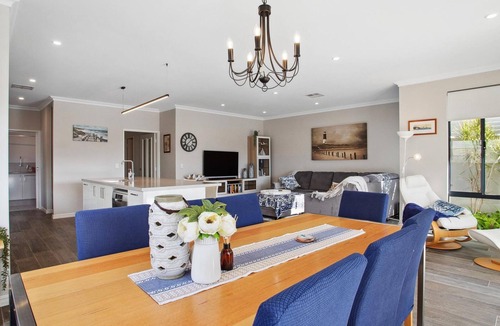 Dudley Park House | Luxury Waterfront Canal Estate - Mariners Retreat