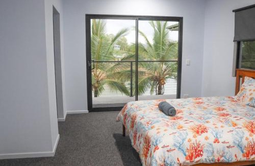 Cardwell House | Luxury waterfront home Hinchinbrook Lodge