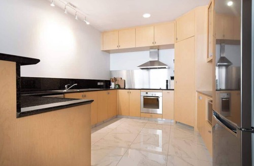 Launceston CBD Apartment | Luxury Waterfront Stay!