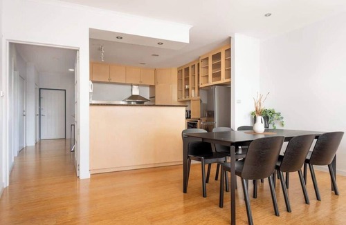 Launceston CBD Apartment | Luxury Waterfront Stay!