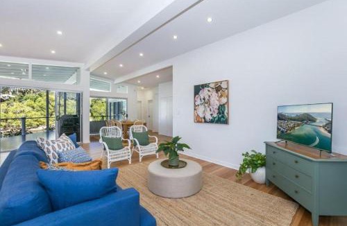 Burleigh Heads House | Luxury Waterfront Stay at Tallebudgera Creek