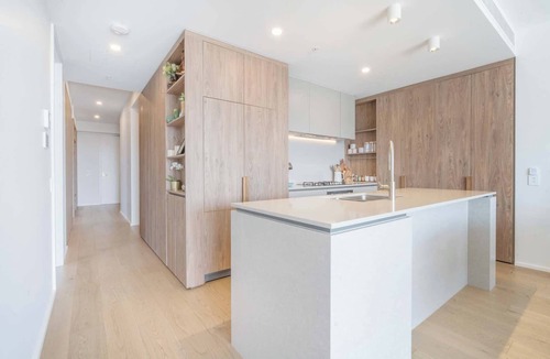 West End Apartment | Luxury West End Apartment - Pool Gym Parking