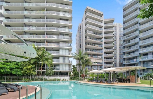West End Apartment | Luxury West End Apartment - Pool Gym Parking