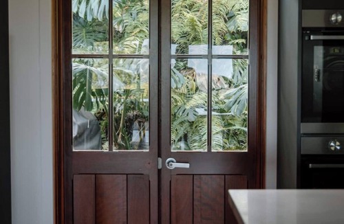 Balmoral Ridge House | Luxury Winter Escape Fire & Incredible Views!