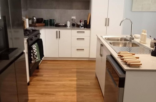 Rosebud House | Luxury with a 2 min walk to beach! A new way to Rosebud