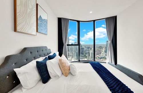 Melbourne Central Business District Apartment | Lvl 44 Skyline Escape 2B1B with Incredible City Views