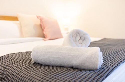 Brisbane Central Business District Apartment | LVL72 Breathtaking Views with Parking, Pool & Gym