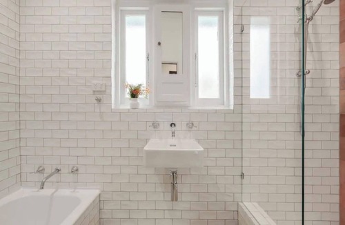 Brighton Apartment | " ‘Lynton-Sur-Mer’ - Beachside Apt"