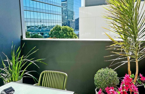 Fortitude Valley Apartment | MAango 1BR Apt James St Free Parking Balcony