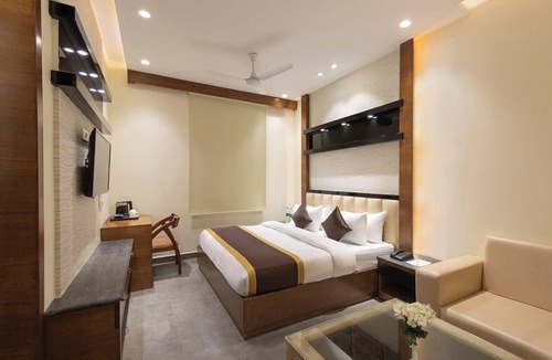 Bareilly Hotel | Maanya Palace