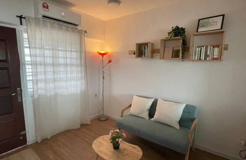 Downtown George Town Apartment | Macallum Flat
