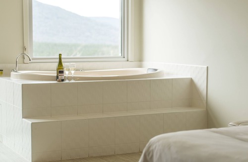 Macedon Hotel | Macedon Ranges Hotel & Spa