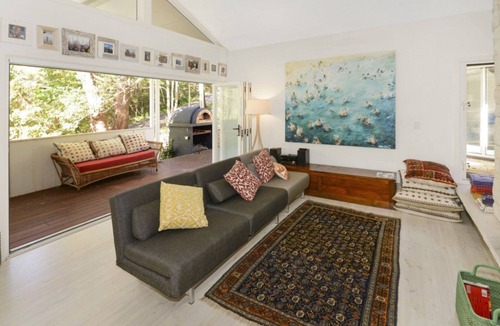 Macmasters Beach House | Mackaren's Lodge - Chic