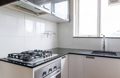 South Yarra Apartment | Maddox · MADDOX: 5min Walk to Train with Netflix & Parking