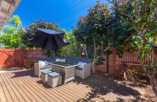 Scarborough Villa | Magic Location! 1km to Scarborough Beach!