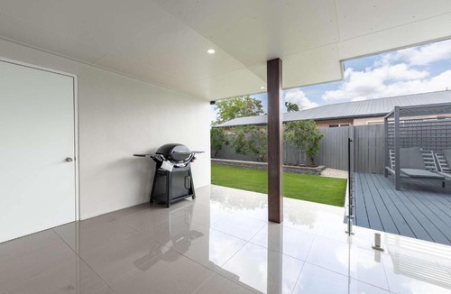 Annandale House | Magic on MacArthur - Modern 4BR Home in Annandale