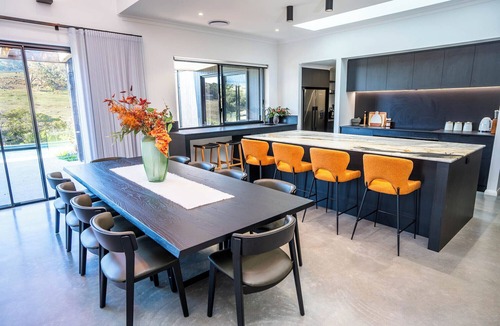 Yallingup House | MAGNIFICENT AND OPULENT 5 BEDROOM OASIS BOASTING SWEEPING VALLEY VIEWS