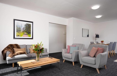 Kew Hotel | MainStay Suites Kew